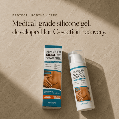 Verpackung und Pumpspender auf hellem Steinuntergrund, darüber der englische Schriftzug „Protect · Soothe · Care — Medical-grade silicone gel, developed for C-section recovery".